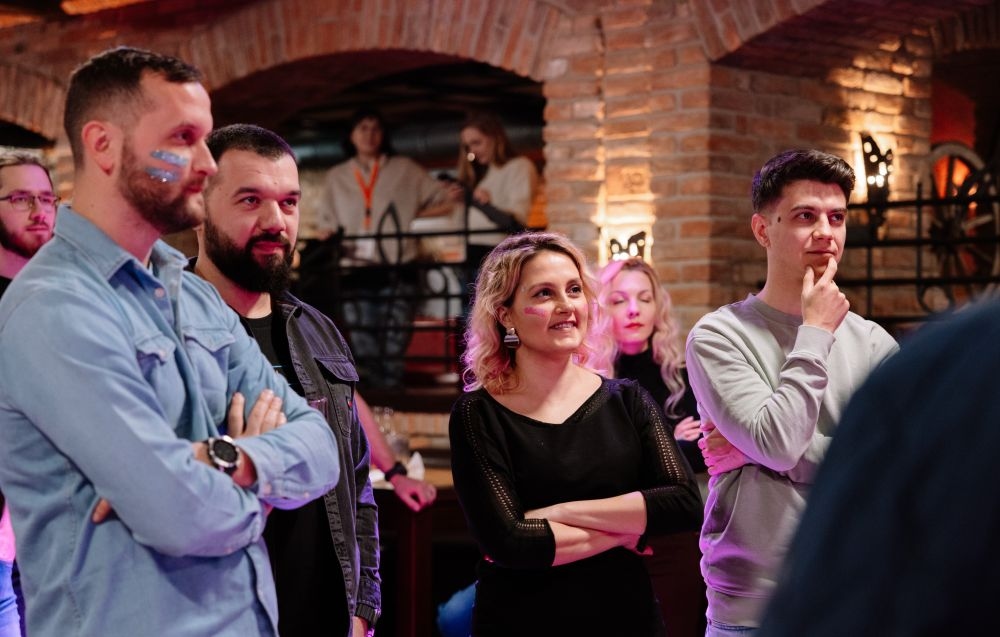 Nu ne formalizăm, ne tutuim